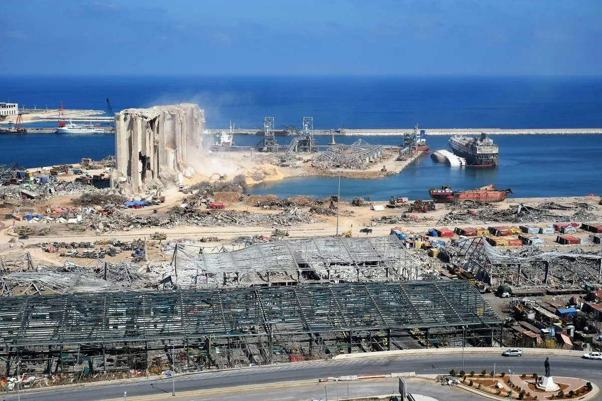Port w Bejrucie kilka dni po wybuchu / Unsplash