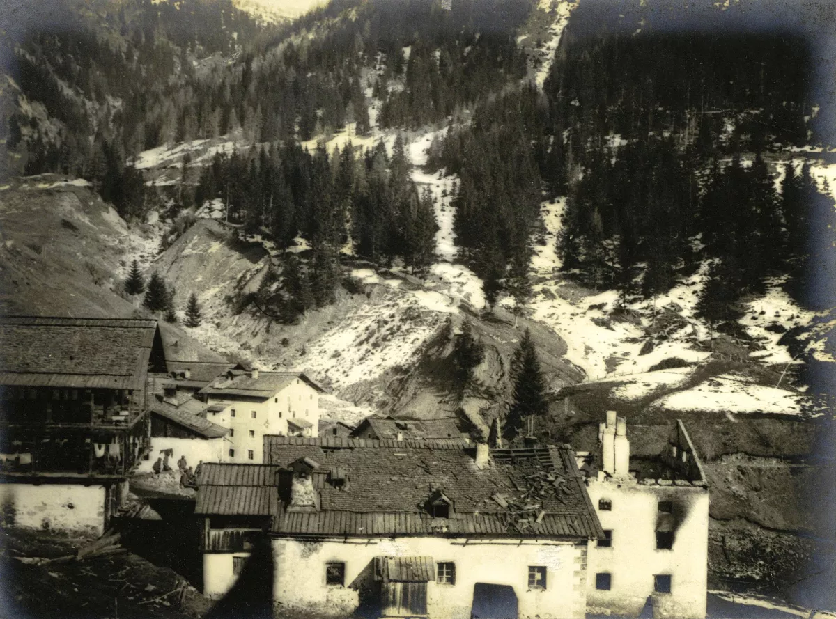 Zbombardowana wioska w Dolomitach / Wikimedia Commons